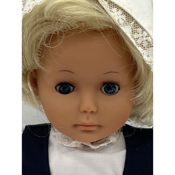 LISSI GERMAN Claudia 68 GIRL DOLL 14” TRADITIONAL OUTFIT 2 HEARTS COLLECTION - Picture 2 of 6